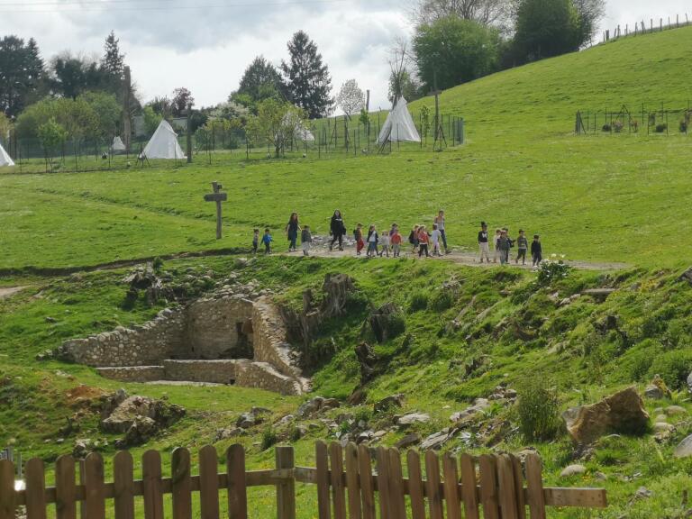 Activité avec un groupe scolaire à la ferme